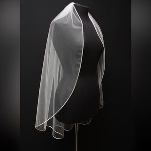 Custom veil with satin rim, beautiful veil